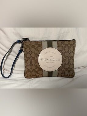 Coach Dempsey Gallery Pouch in Signature Jackard material w/stripe & Coach Patch